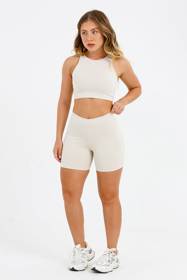 Cropped Livia Neutra